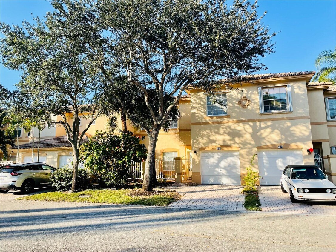 Primary Photo - 792 NW 170th Terrace