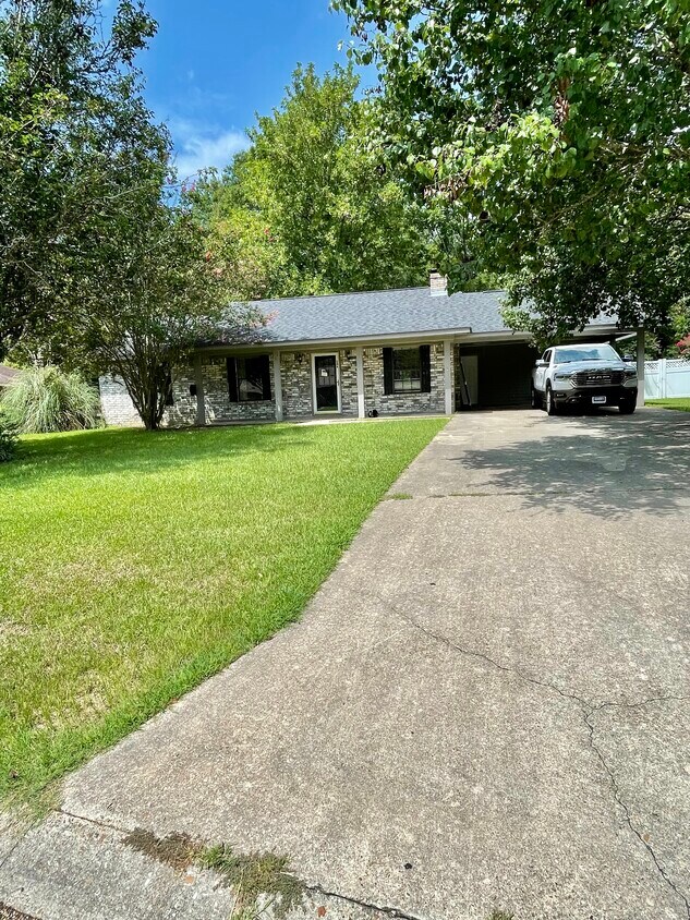 Primary Photo - 206 Timber Ln St