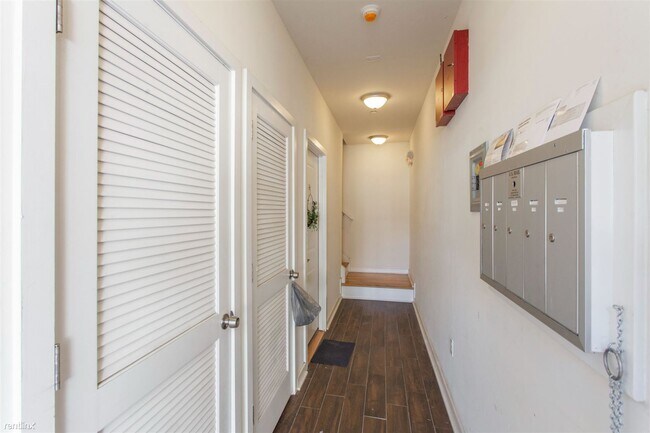 Building Photo - 2 br, 1 bath Triplex - 1310 N CARLISLE ST ...