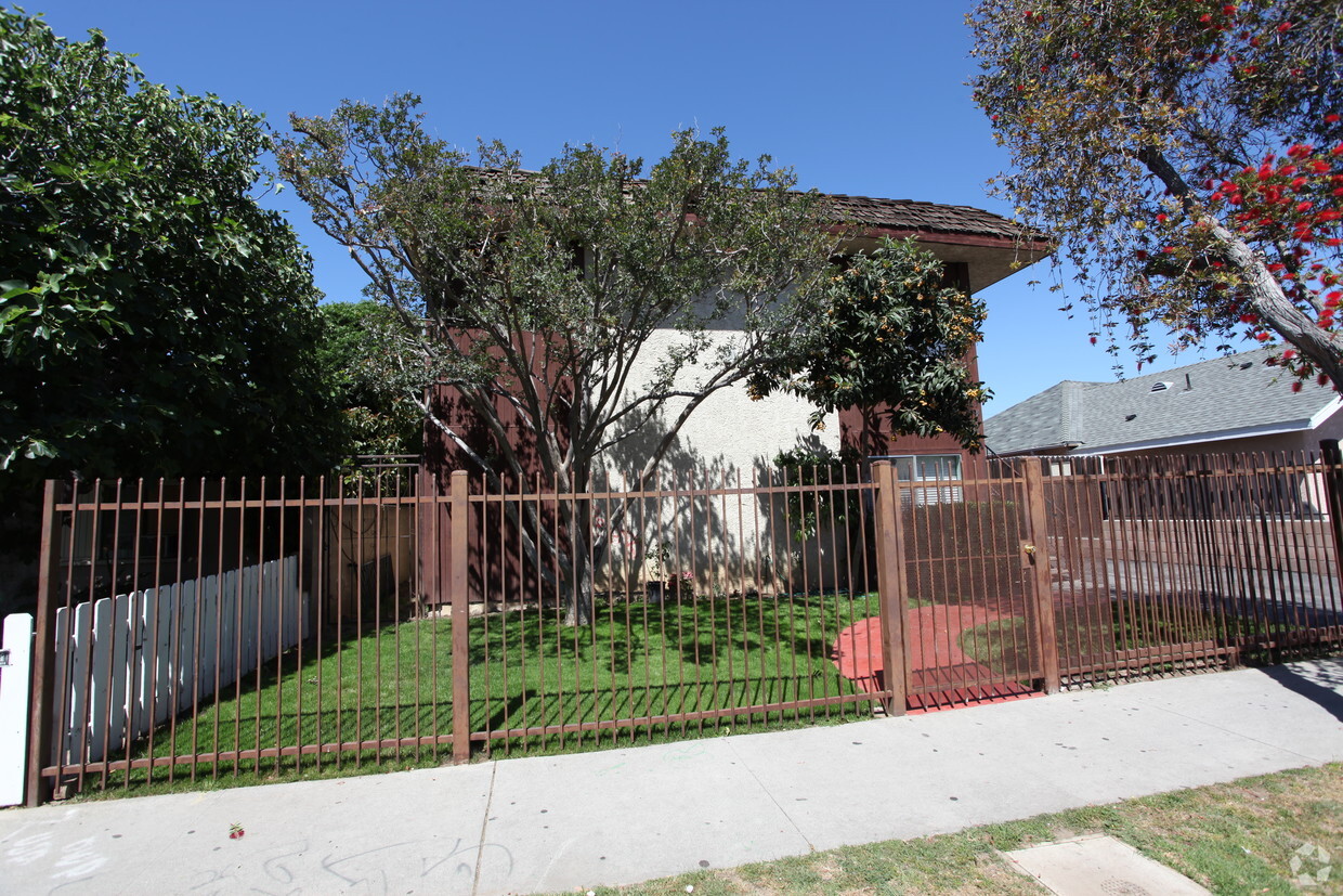 Building Photo - 7433 Eton Ave