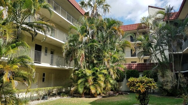 Building Photo - 3300 Spanish Moss Ter
