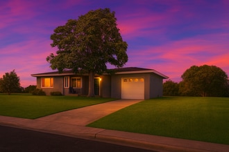 Building Photo - 16148 La Cubre Dr