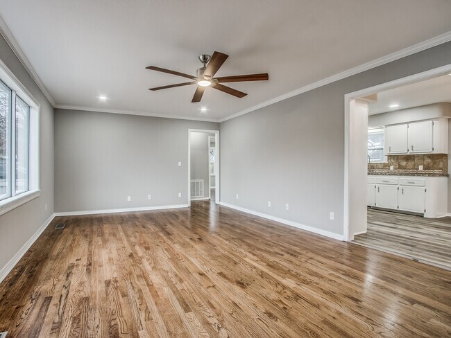 Building Photo - 239 NE Avondale Ave