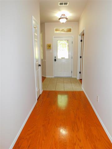 Foto del edificio - 7917 Seven Oaks Ln