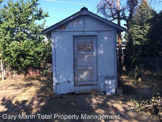 Building Photo - 2 br, 1 bath House - 117 E St SE