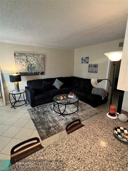 Foto principal - 2660 NE 8th Ave