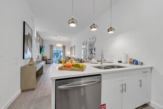 Building Photo - 352 Famagusta Dr