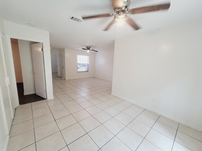 Foto del edificio - 3209 Hester Dr