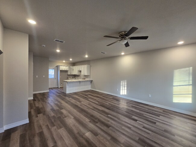 Foto del edificio - 1215 Fairway Dr