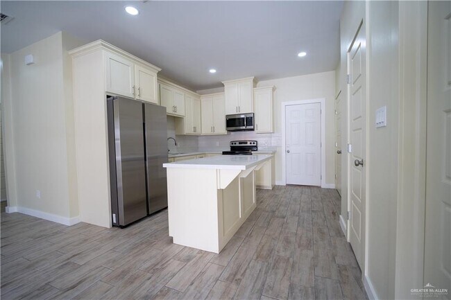 Foto del edificio - 15 Briggs Rd