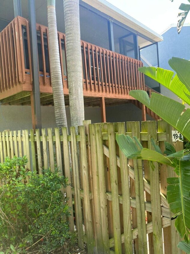 Primary Photo - Great 2 bedroom 2 bath condo with screened...