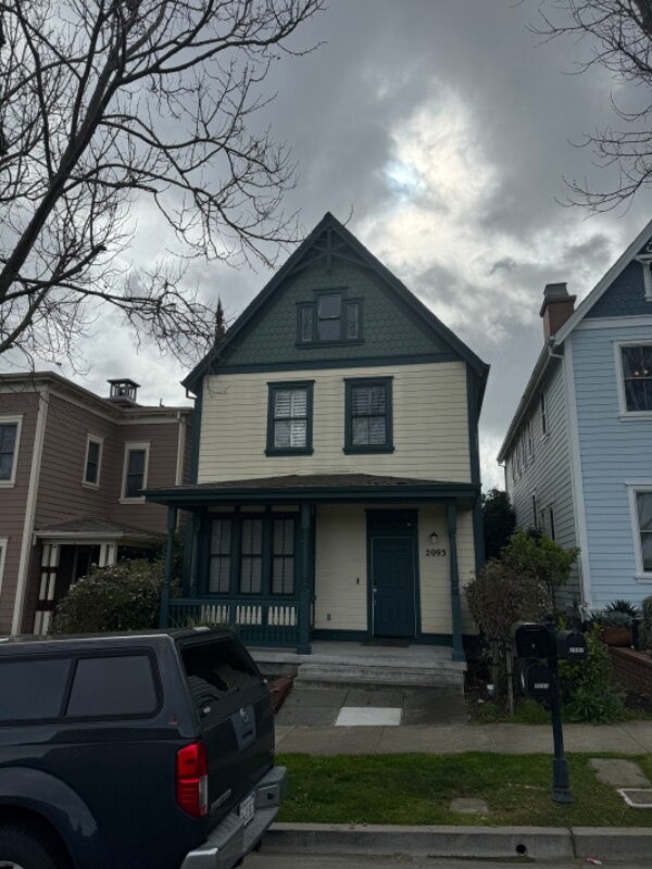Foto principal - 2093 Railroad Ave