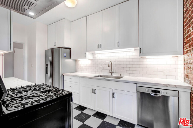 Building Photo - 1287 N Crescent Heights Blvd