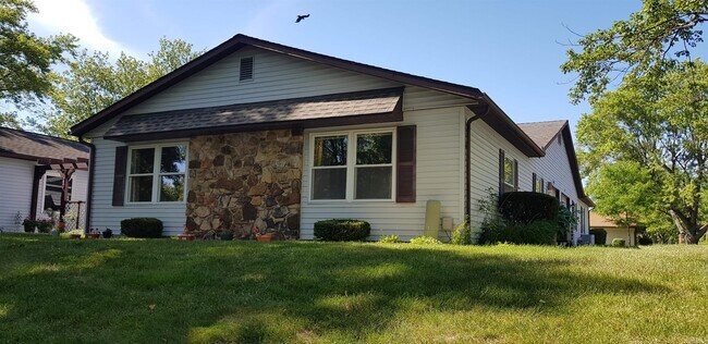 Foto del edificio - 1114 E Regency Dr