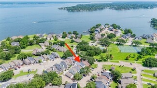 Building Photo - 2022 Lakewood Ct