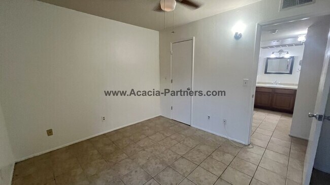 Building Photo - One Bedroom Condo