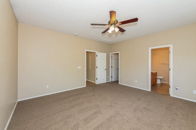 Building Photo - 14628 W Crocus Dr