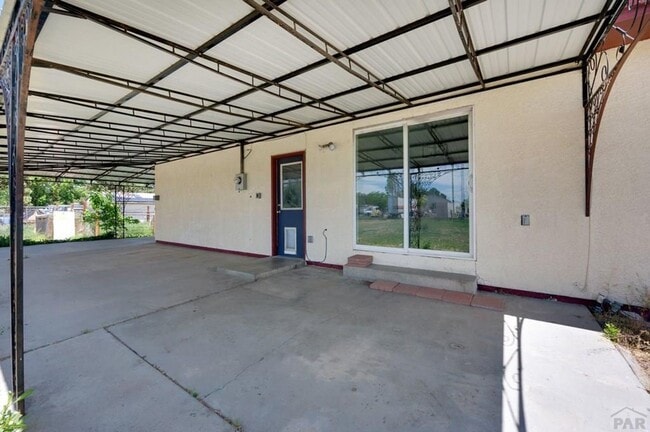 Building Photo - 981 Tamarack Cir