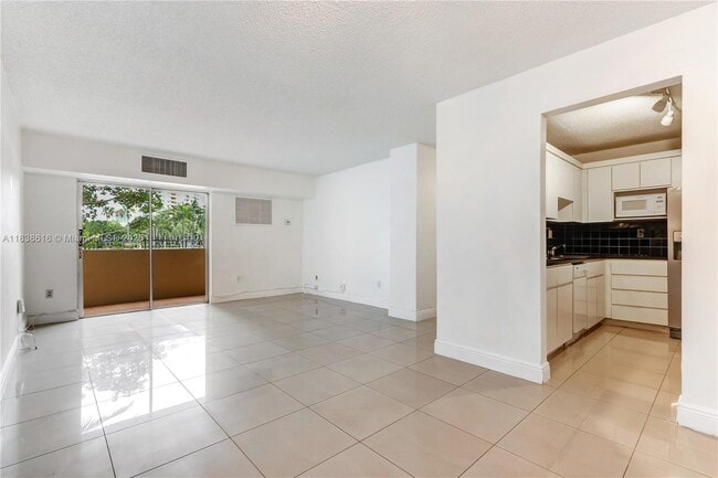 Building Photo - 2201 Brickell Ave