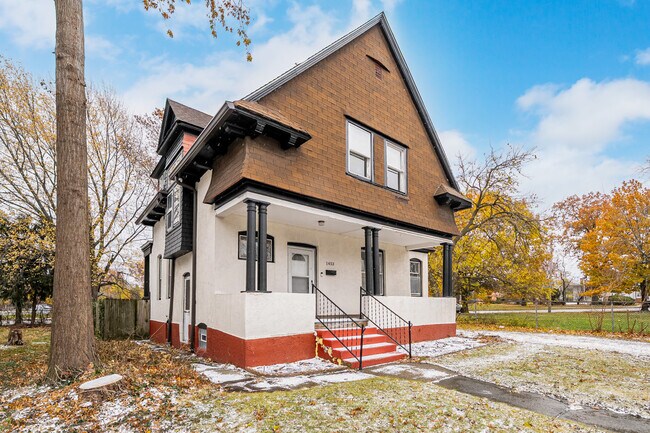 Foto del edificio - 1453 W 101st St