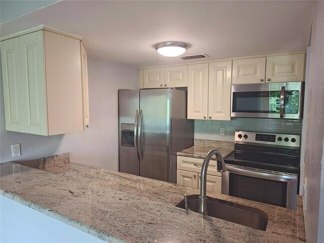 Foto del edificio - 2525 W Bay Dr