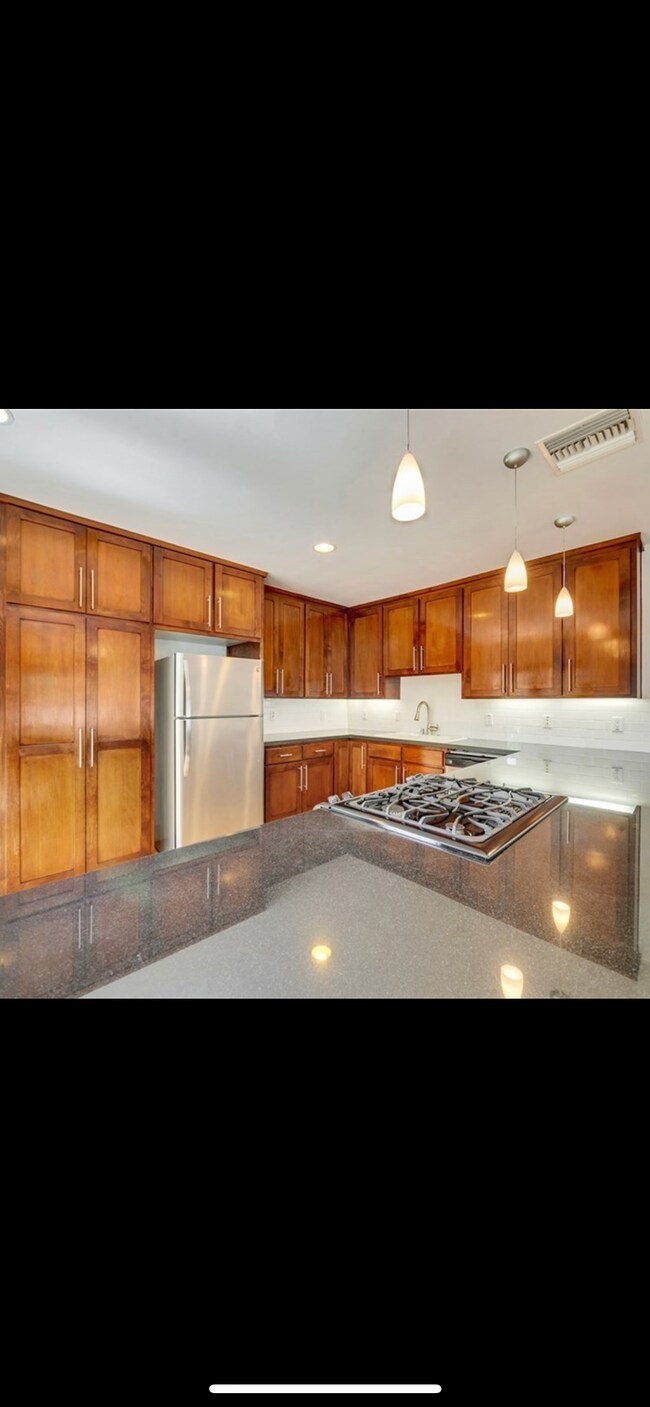 Large kitchen with an abundance of storage - 1759 Silver Lake Blvd