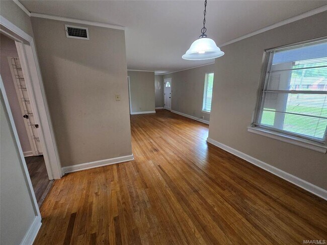 Foto del edificio - 3744 Honeysuckle Rd