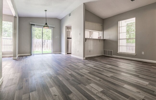 Building Photo - 5203 Bogey Ct