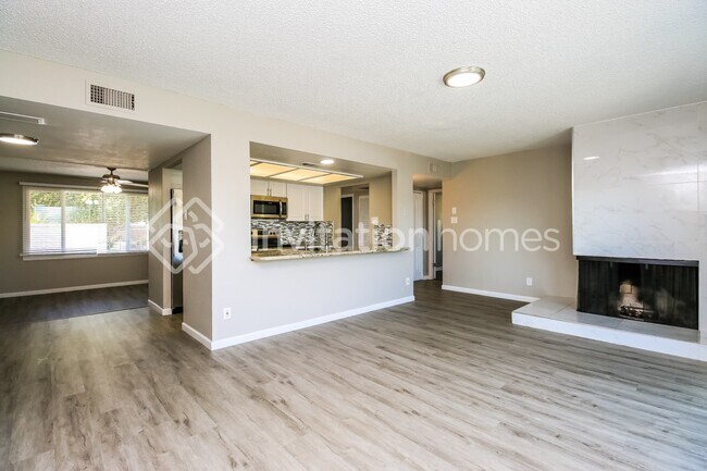 Building Photo - 14851 N 55th Ave