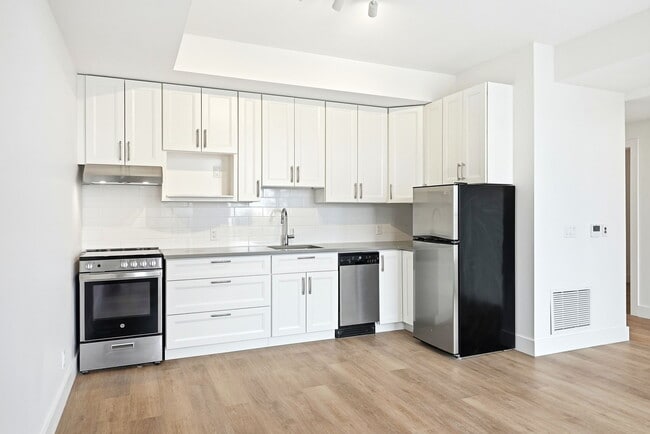Building Photo - 841 Grenon Ave