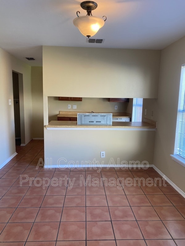 Building Photo - 9931 Village Briar