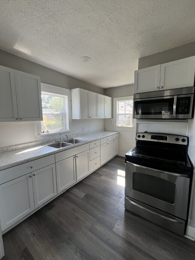Foto del edificio - Newly Renovated 2 bedroom / 1 bathroom hou...
