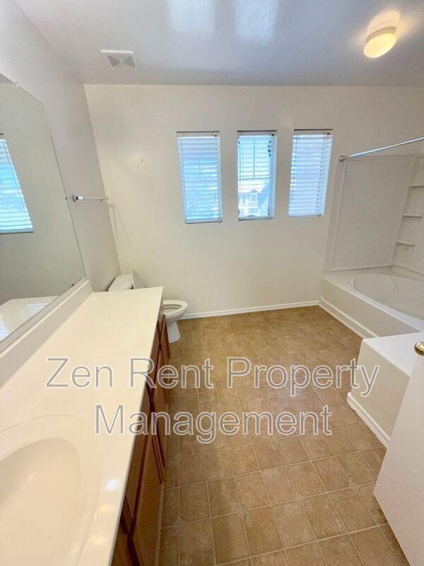 Building Photo - 4237 E Windsor Dr