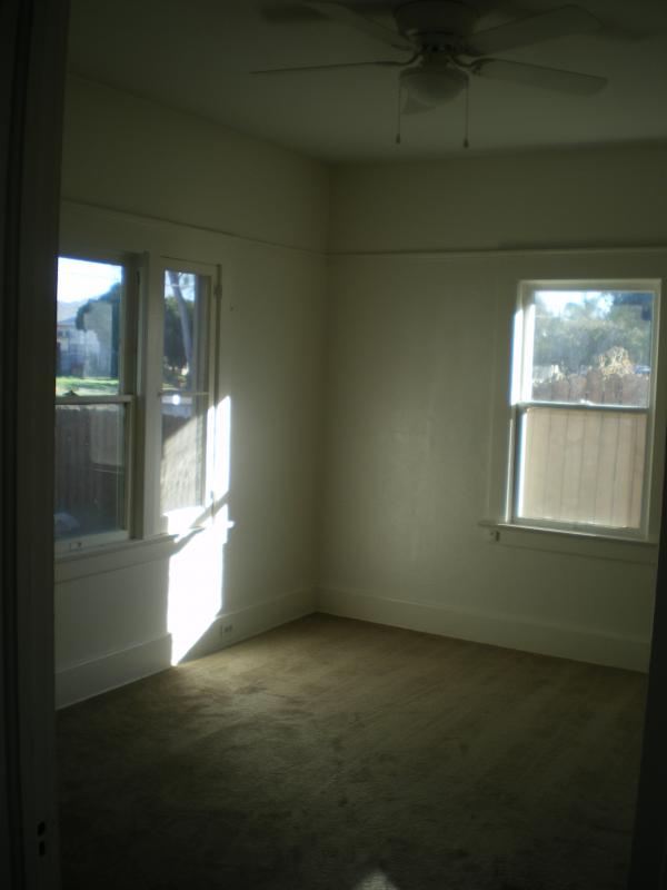 Building Photo - 233 S Buena Vista St