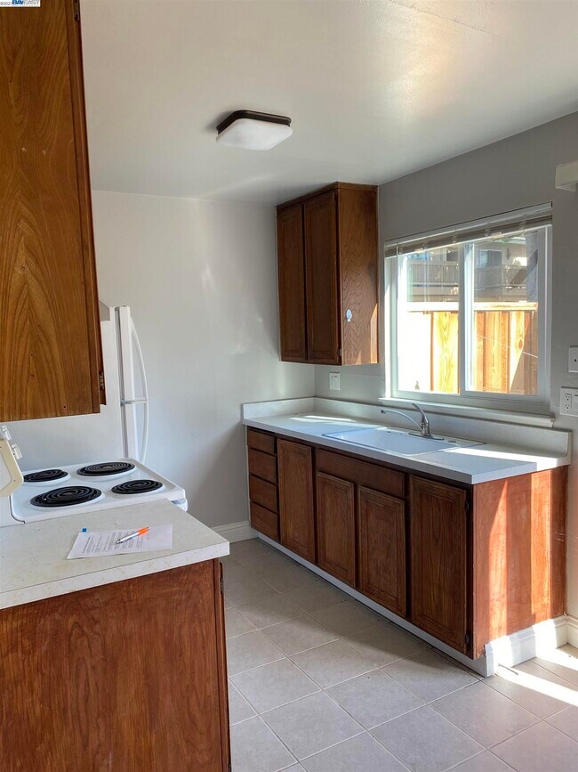 Building Photo - 320-320 Franciscan Ct