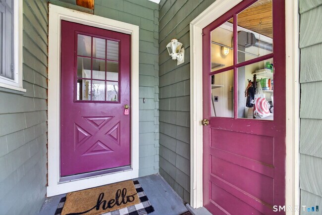 Foto del edificio - 329 Howd Rd