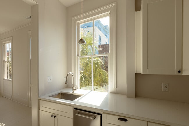 Building Photo - 82 Wentworth St