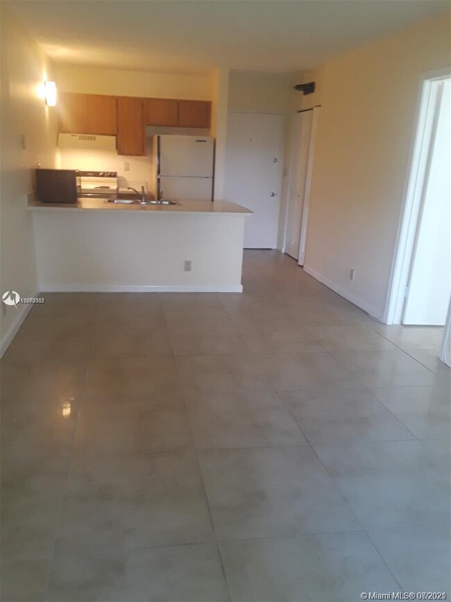 Building Photo - 2401 Riverside Dr