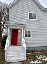 Building Photo - 148 Beyne St