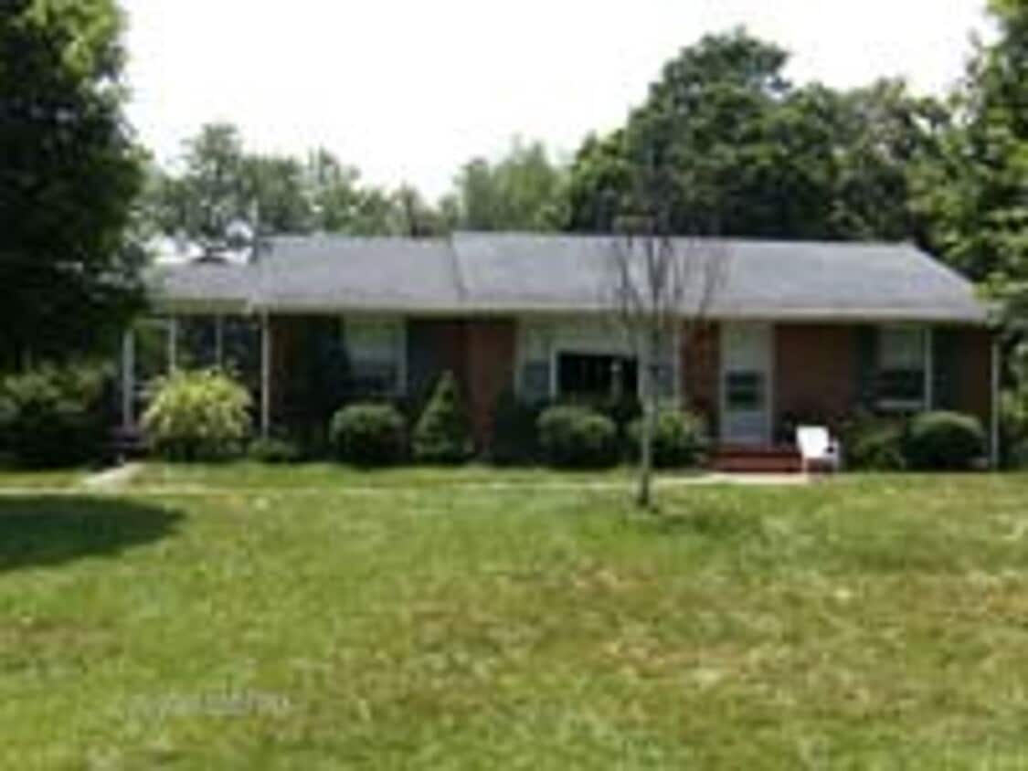 3 Bedroom, 2 Bath House - 3 Bedroom, 2 Bath House
