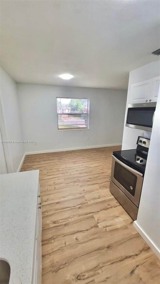 Foto del edificio - 250 NW 82nd Ter