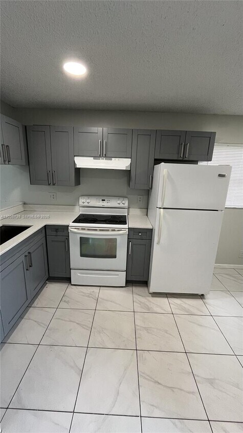 Foto del edificio - 4010 Lakeside Dr