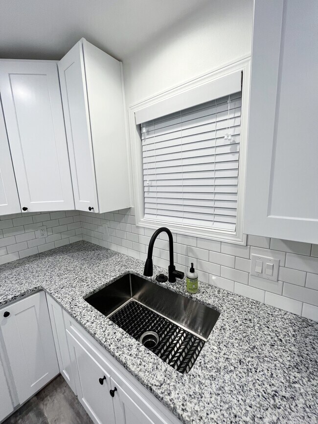 1206 W Columbia Ave, Moses Lake, WA 98837 Townhome Rentals in Moses