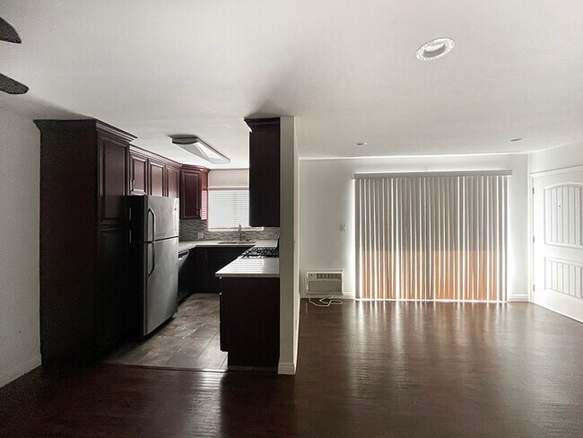Foto del edificio - 1142 N Fuller Ave