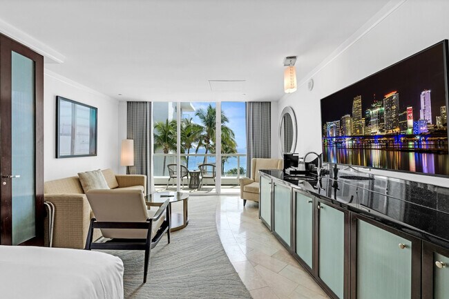 Building Photo - 4441 Collins Ave