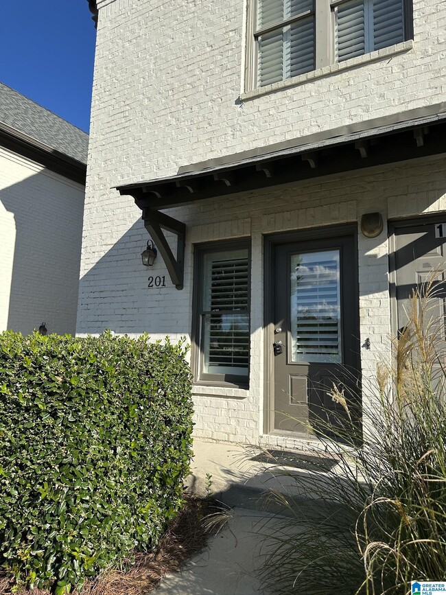 Building Photo - 2301 Grand Ave