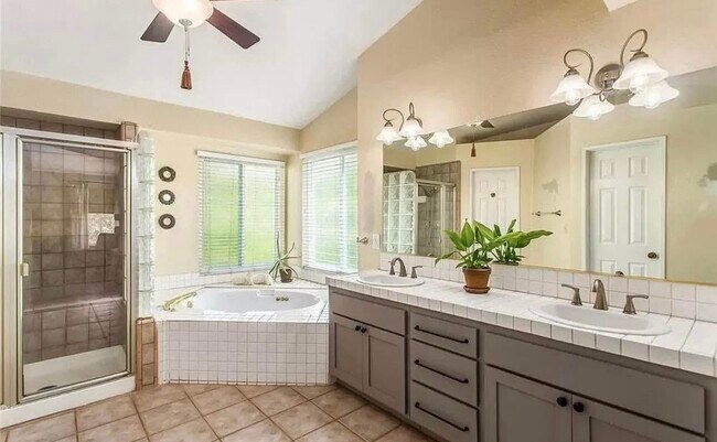 Building Photo - 28840 Drapper Ct