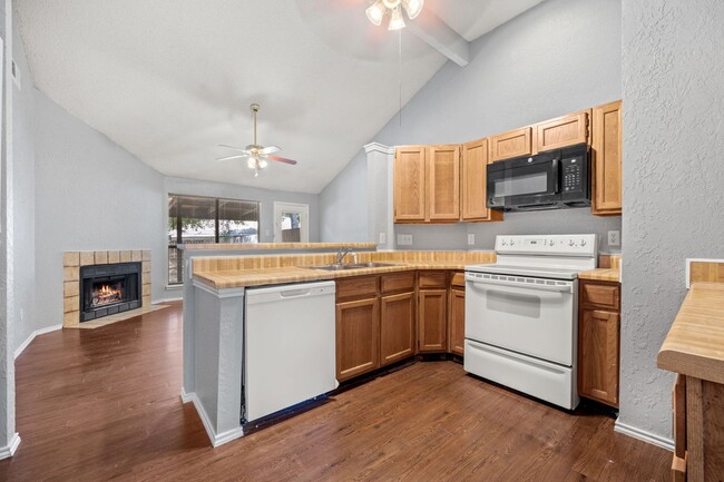 Foto del edificio - 3017 Hilltop Dr
