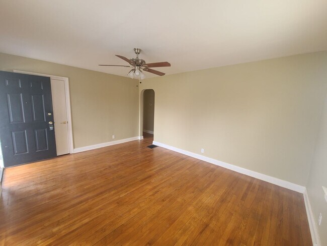 Foto del edificio - Extra clean and spacious home with a finis...