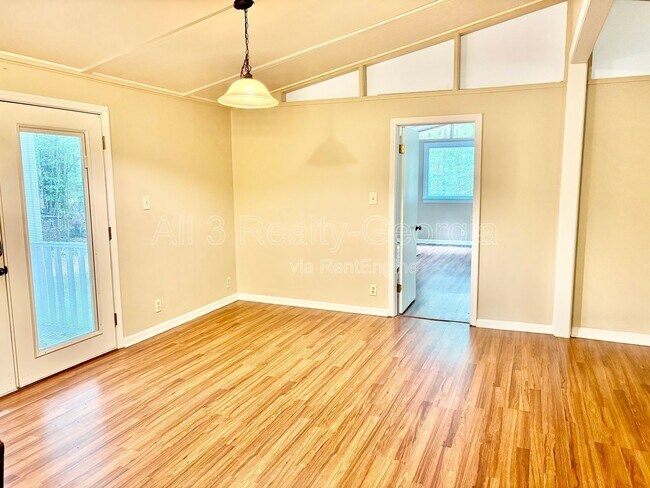 Foto del edificio - 435 Sherwood Rd